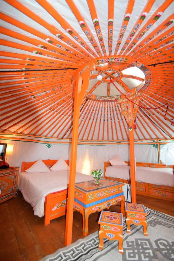 Yourte Nomade-Lodge Les Ecrennes 외부 사진